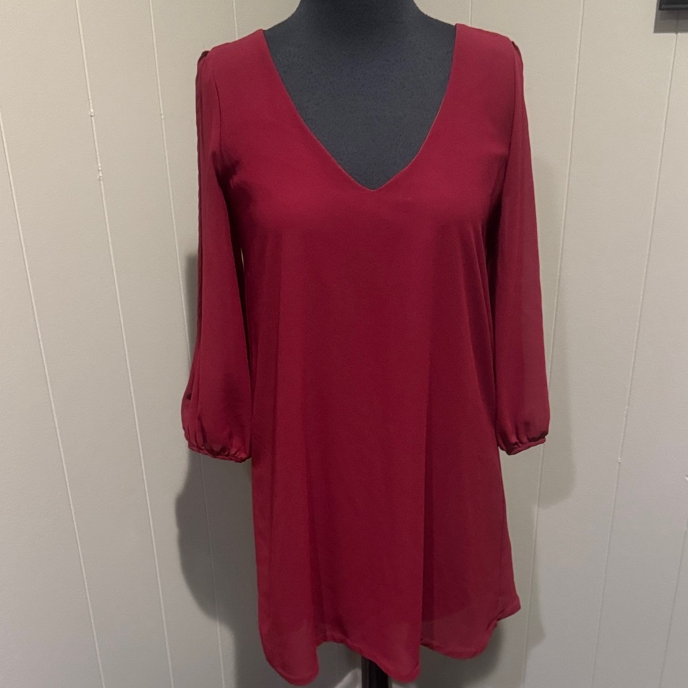 B8. Lulus burgundy lined chiffon long split upper sleeve V neck shift midi. XS.